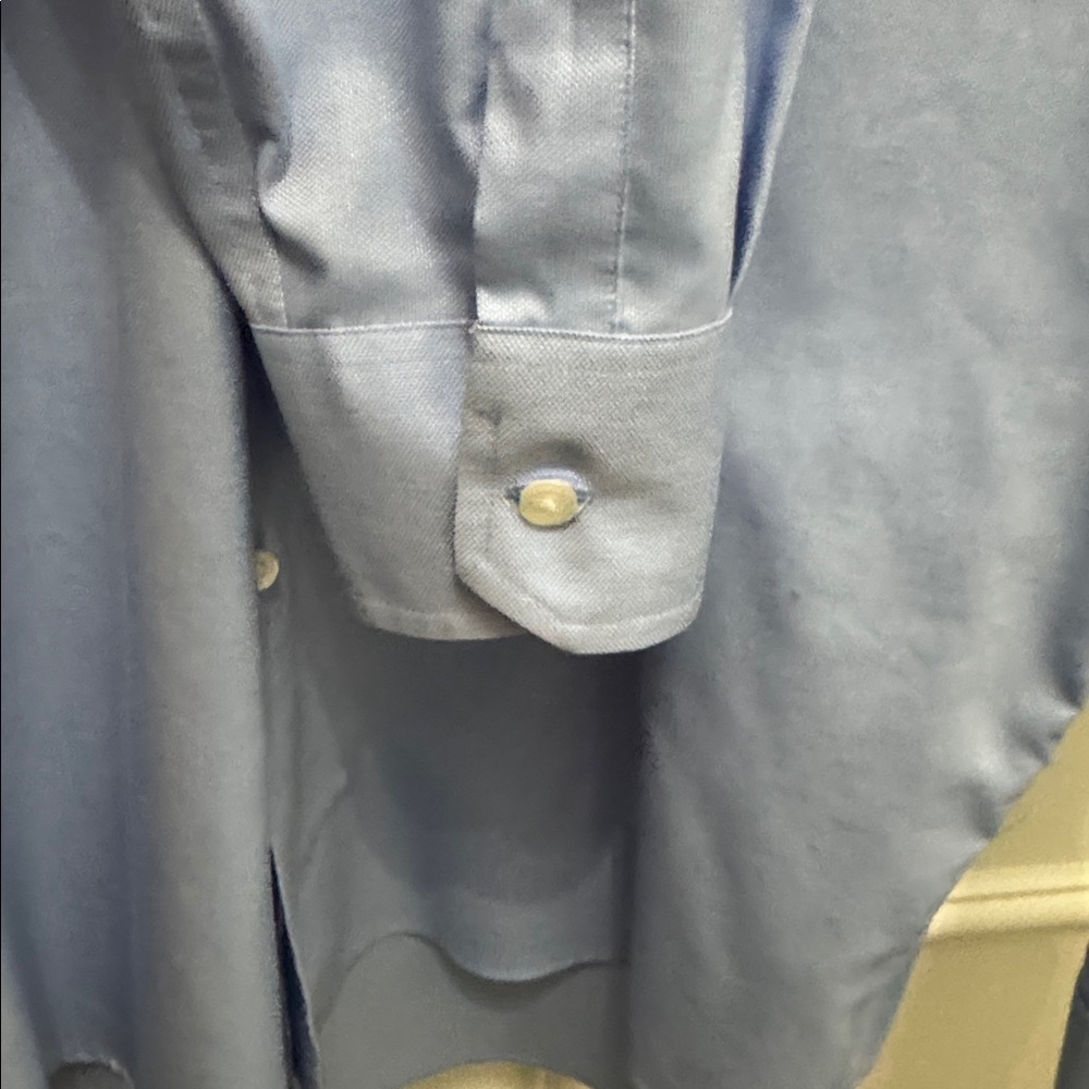 Eagle Shirtmakers Light Blue Button Down Dress Shirt
Non iron - Picture 5 of 7